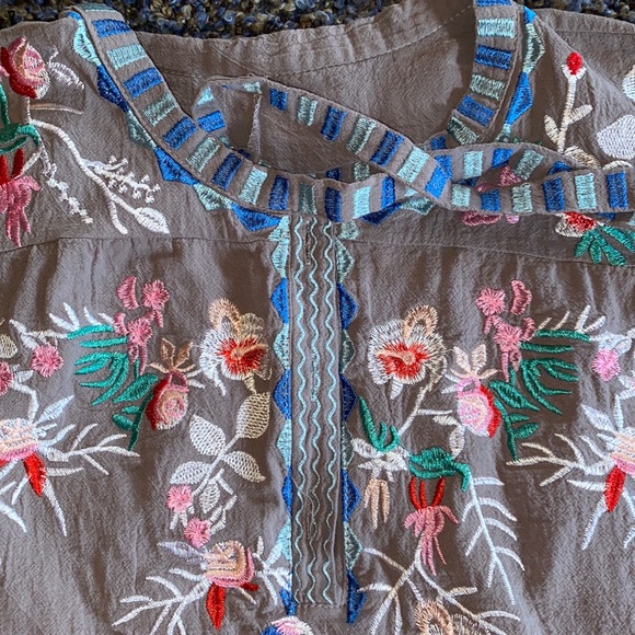Adorable cool, flowy, gauzy summer grey blouse with colorful embroidery. - Picture 8 of 8